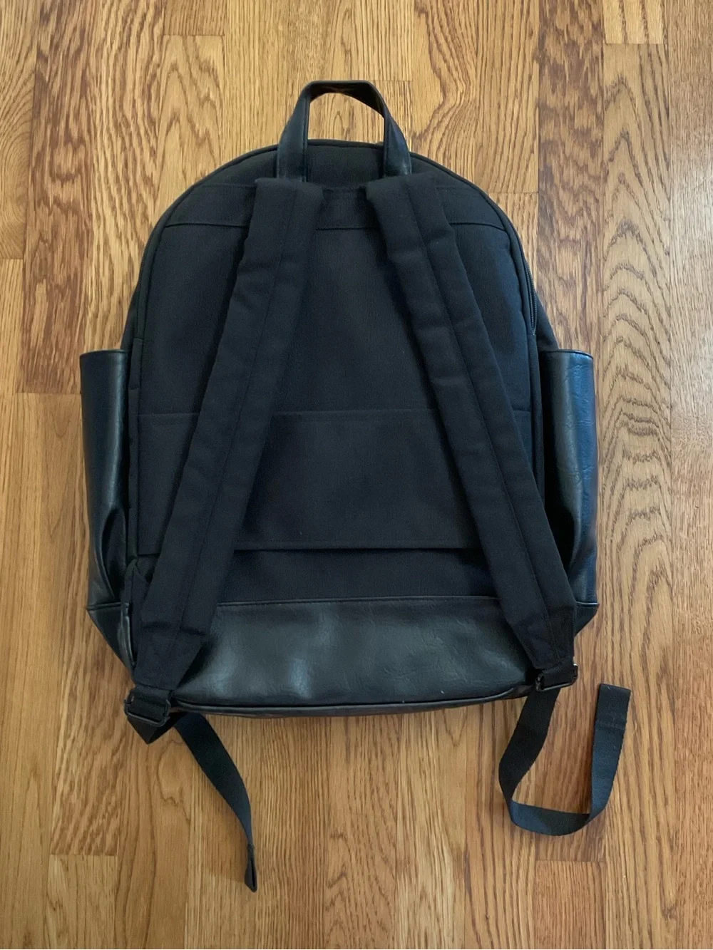BEIS - Black Everyday Backpack with Front Pocket and Leather Bottom. Size OS